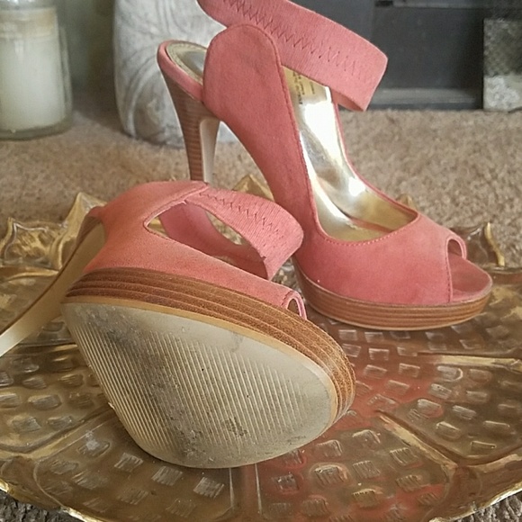 Heels - Picture 2 of 3